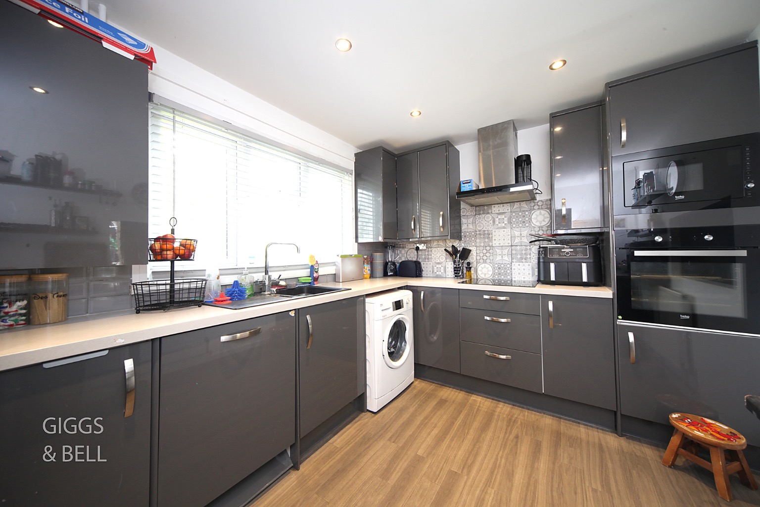 3 bed end of terrace house for sale in Wauluds Bank Drive, Luton 5