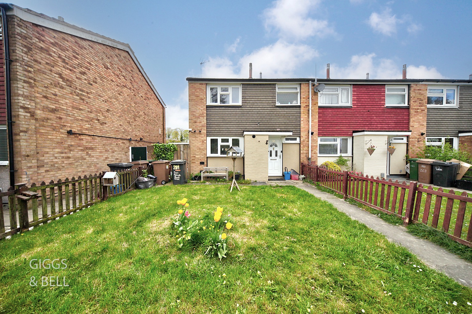 3 bed end of terrace house for sale in Wauluds Bank Drive, Luton, LU3 