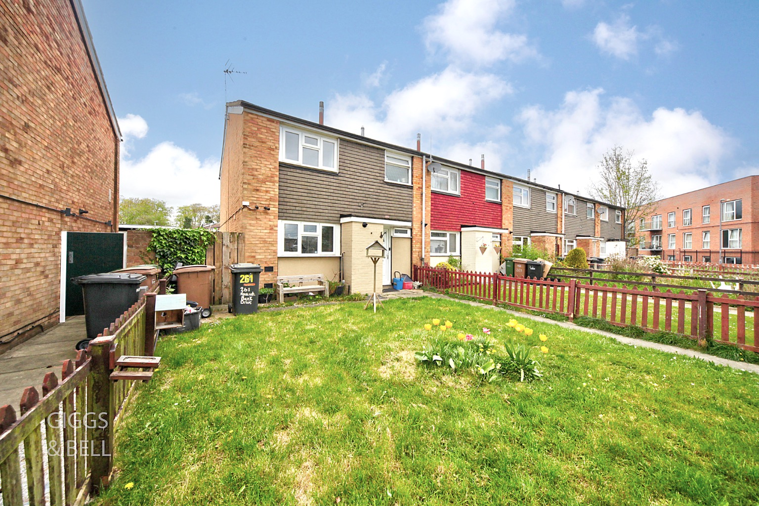 3 bed end of terrace house for sale in Wauluds Bank Drive, Luton 21