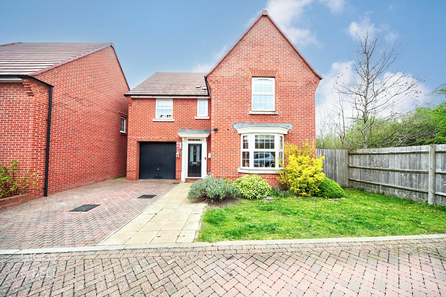 4 bed detached house for sale in Cassidy Close, Luton, LU2 