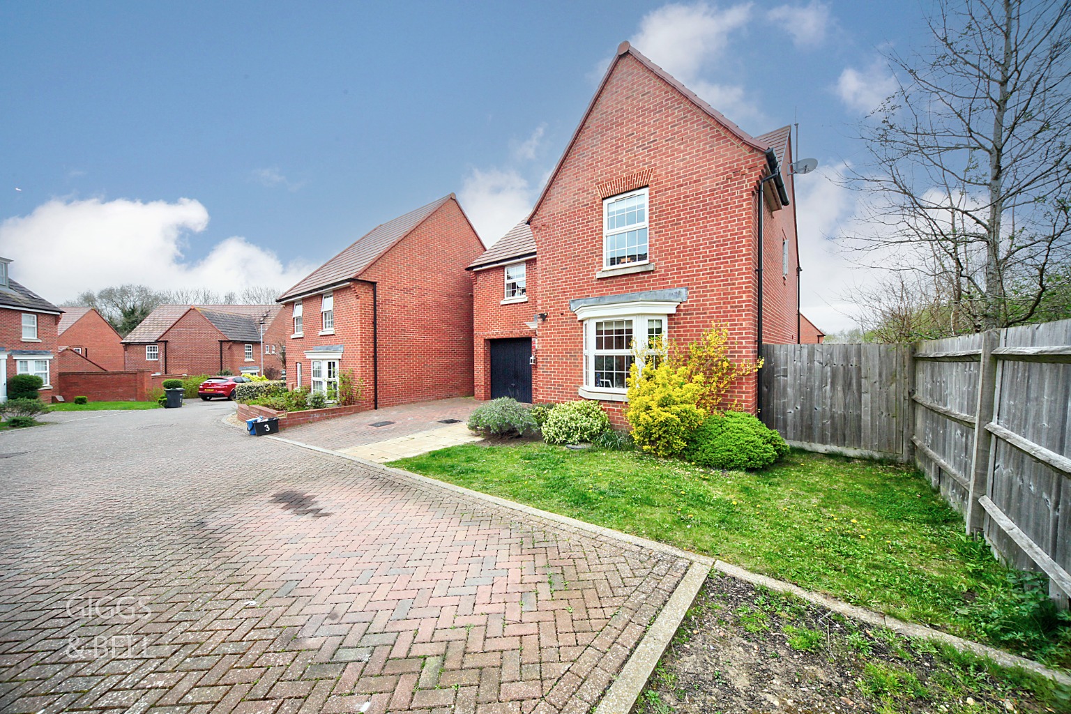 4 bed detached house for sale in Cassidy Close, Luton  - Property Image 19