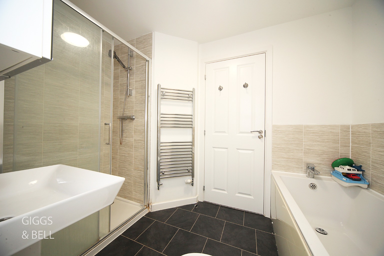 4 bed detached house for sale in Cassidy Close, Luton  - Property Image 18