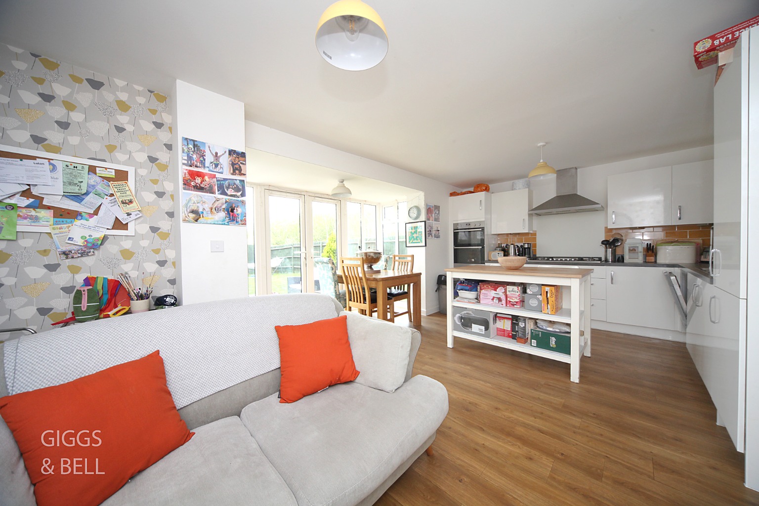 4 bed detached house for sale in Cassidy Close, Luton  - Property Image 6