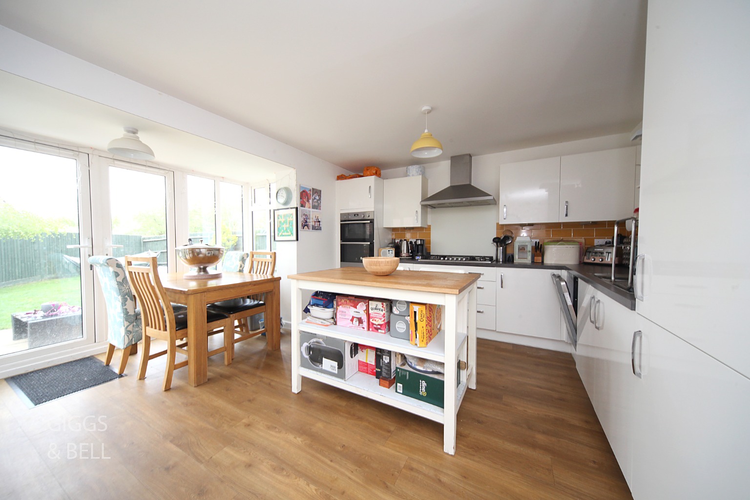 4 bed detached house for sale in Cassidy Close, Luton 6