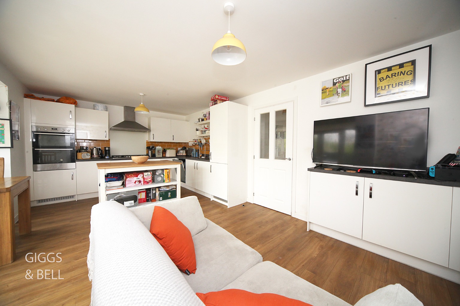 4 bed detached house for sale in Cassidy Close, Luton  - Property Image 8