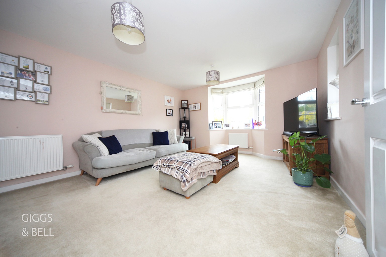 4 bed detached house for sale in Cassidy Close, Luton 2