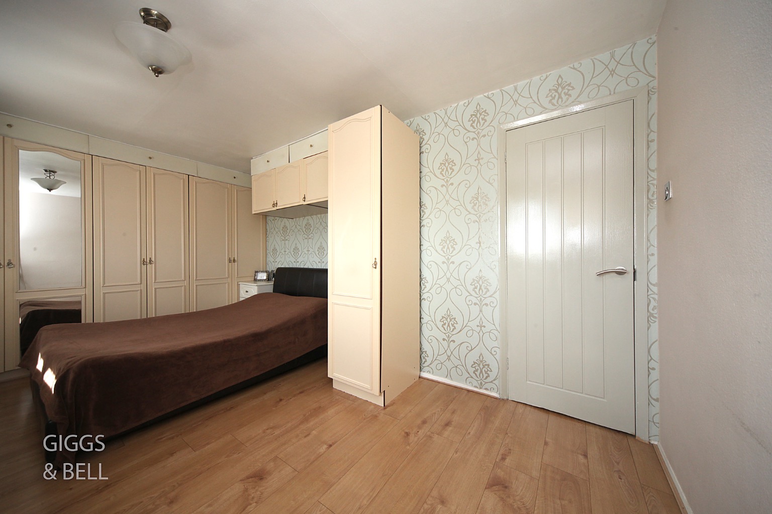 2 bed terraced house for sale in Wycliffe Close, Luton  - Property Image 11