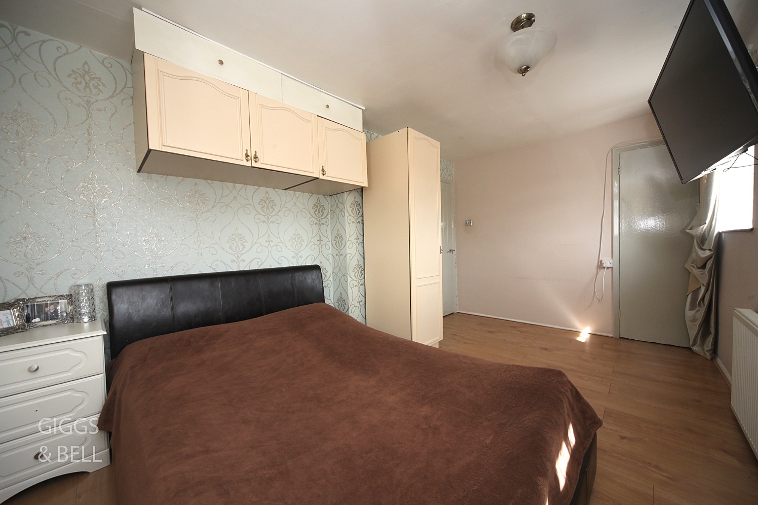 2 bed terraced house for sale in Wycliffe Close, Luton  - Property Image 12