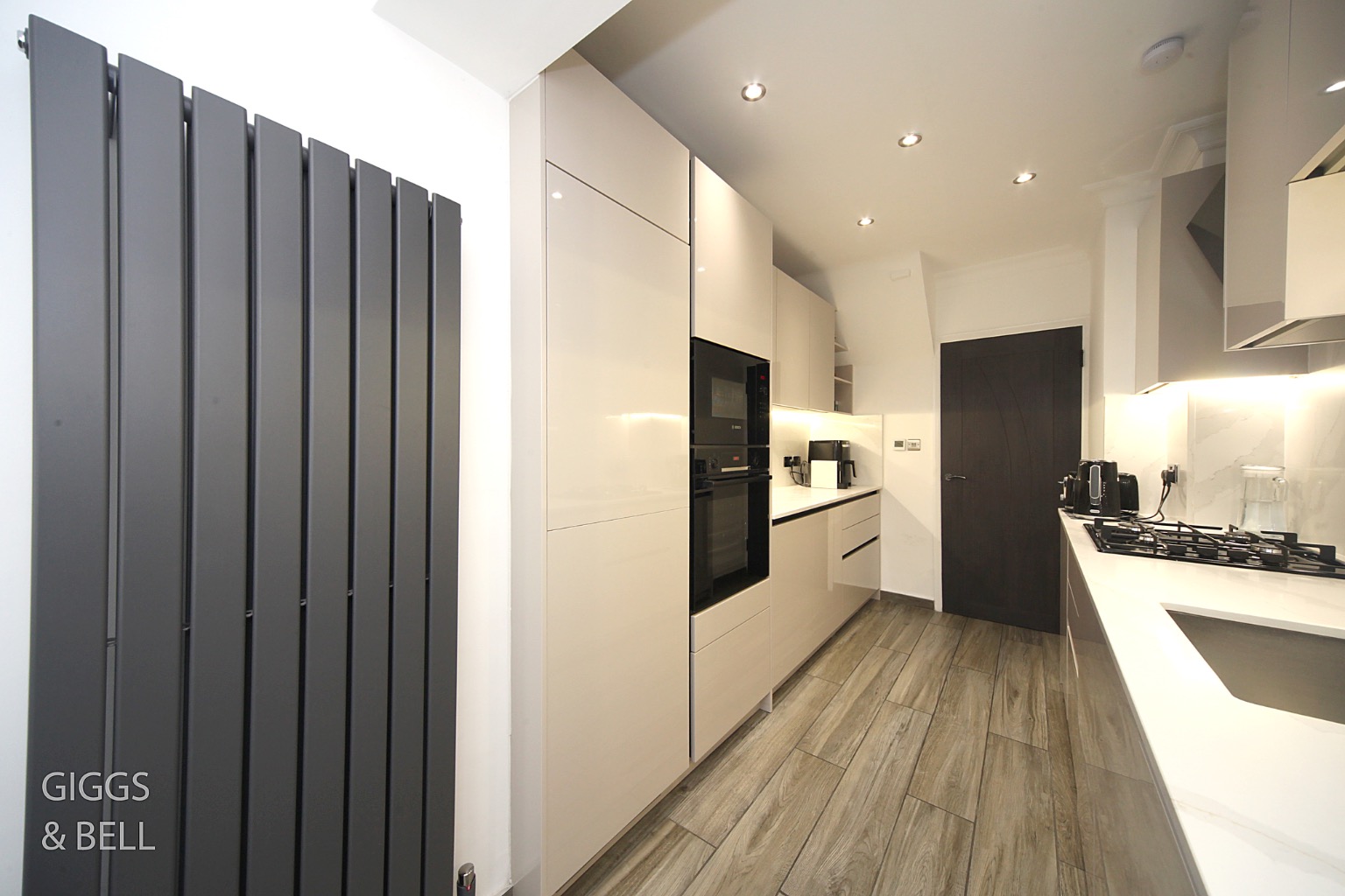 2 bed terraced house for sale in Wycliffe Close, Luton  - Property Image 6