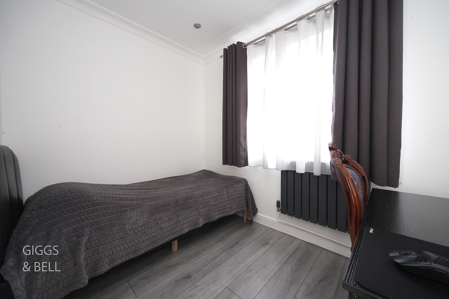 2 bed terraced house for sale in Wycliffe Close, Luton 9