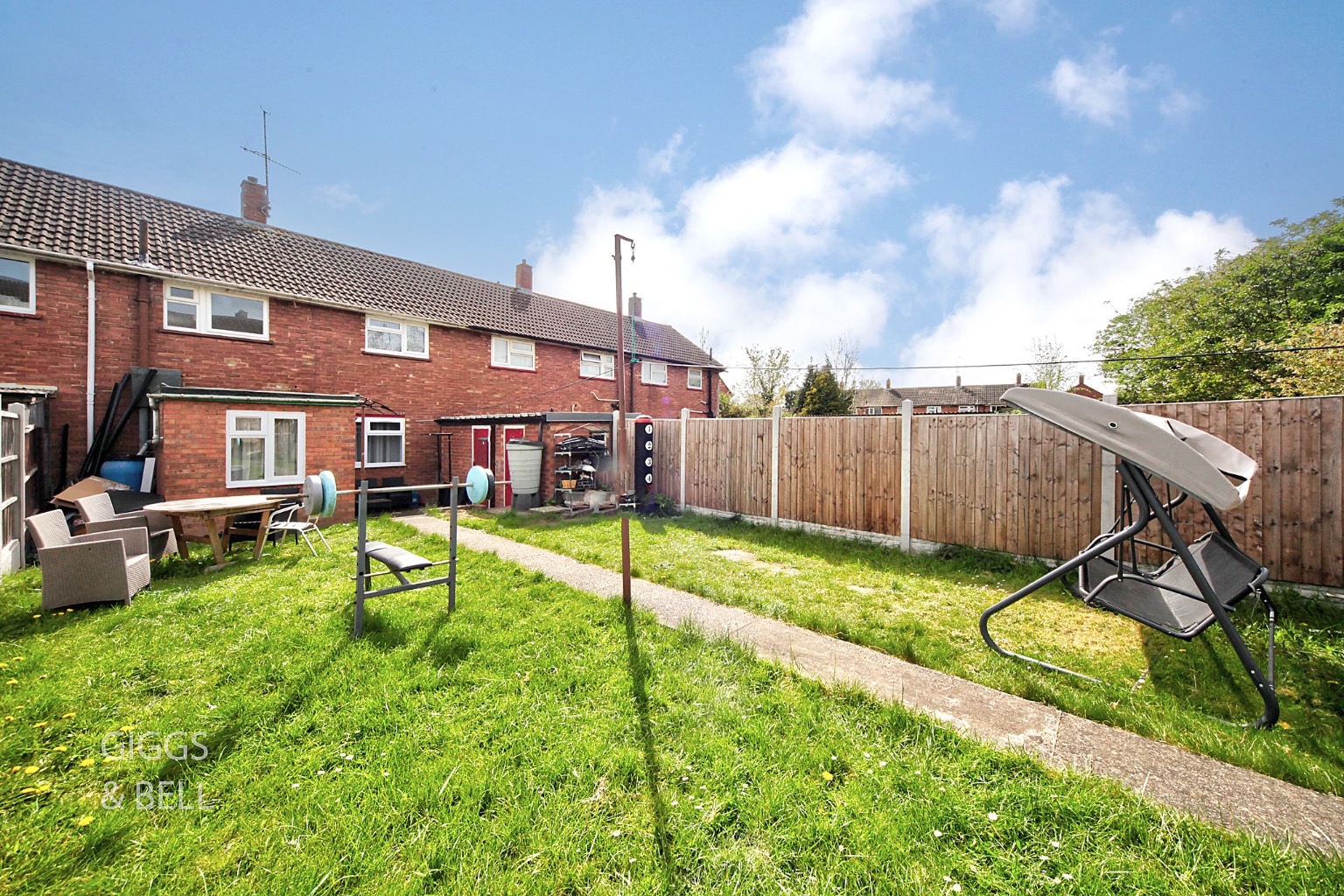 2 bed terraced house for sale in Wycliffe Close, Luton  - Property Image 16