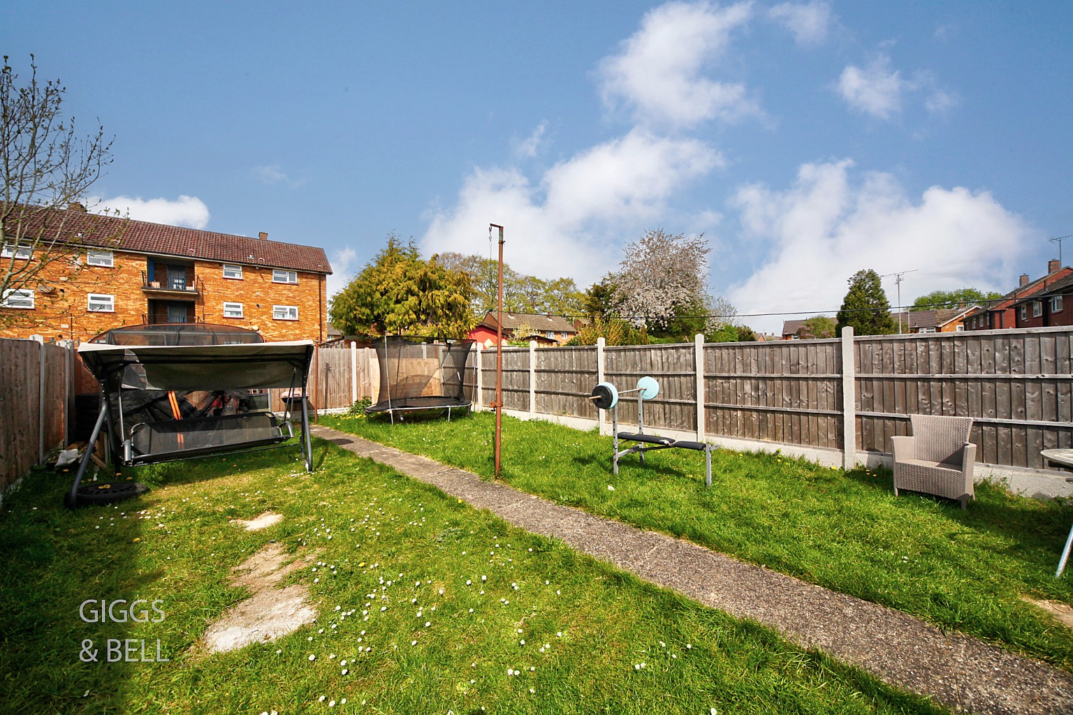 2 bed terraced house for sale in Wycliffe Close, Luton  - Property Image 19