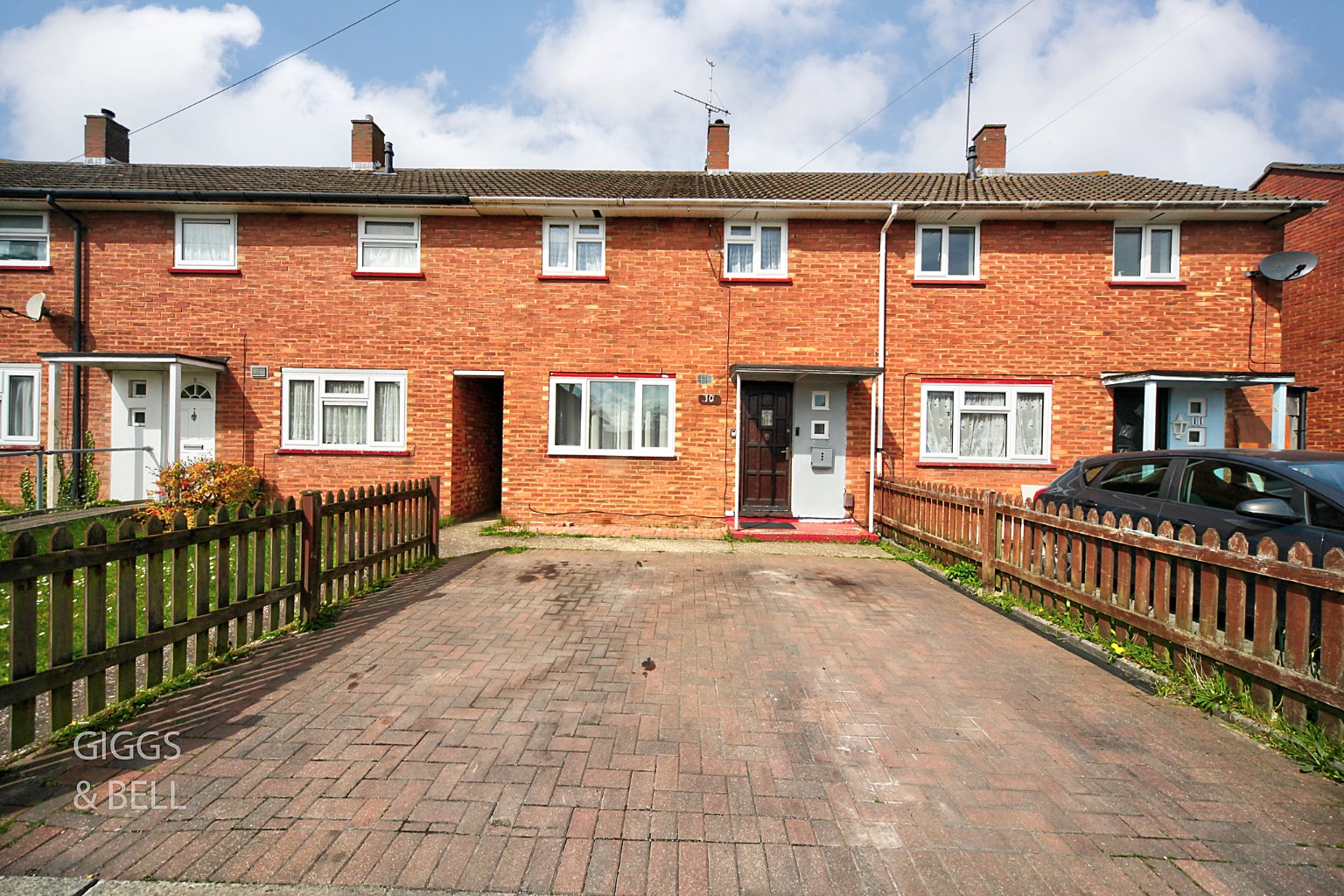 2 bed terraced house for sale in Wycliffe Close, Luton, LU3 