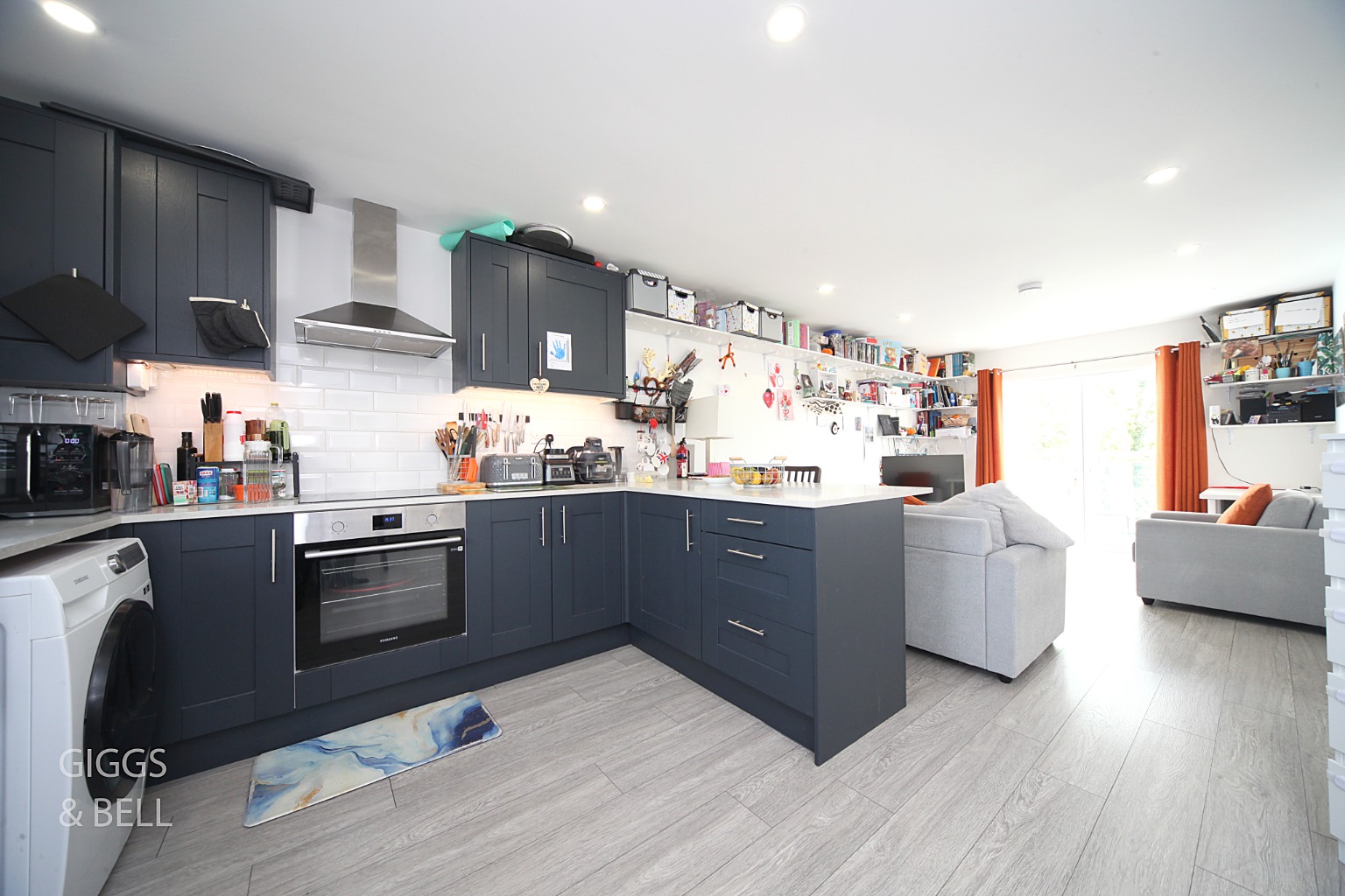 2 bed flat for sale in Old Bedford Road, Luton  - Property Image 8
