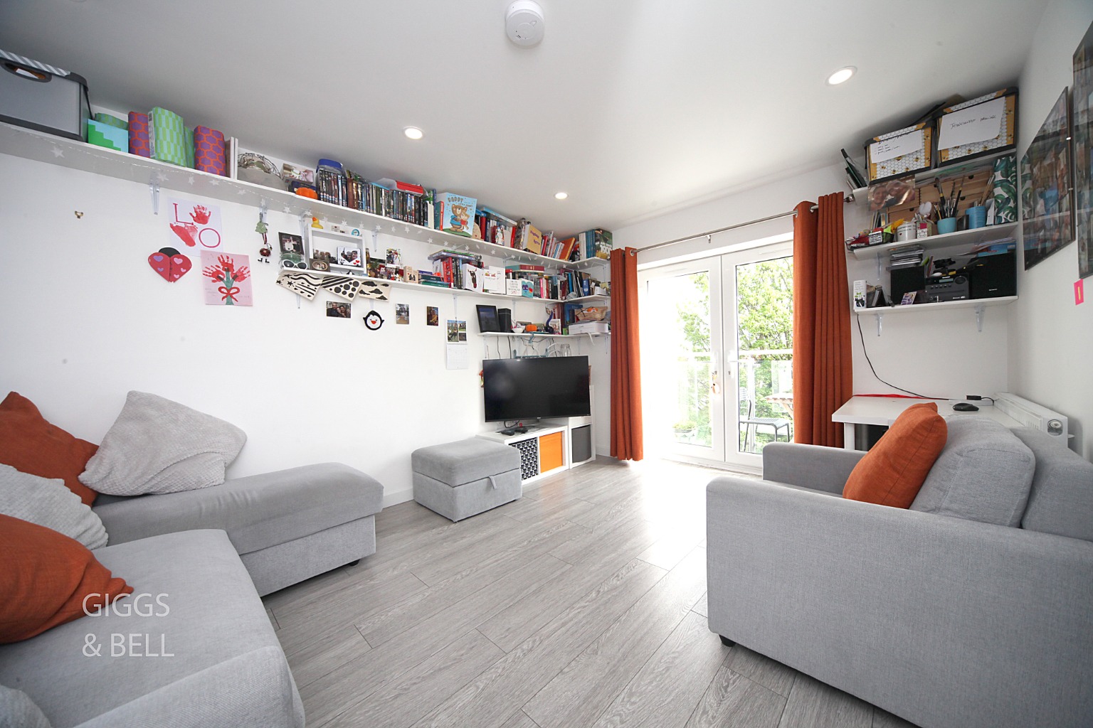 2 bed flat for sale in Old Bedford Road, Luton  - Property Image 2