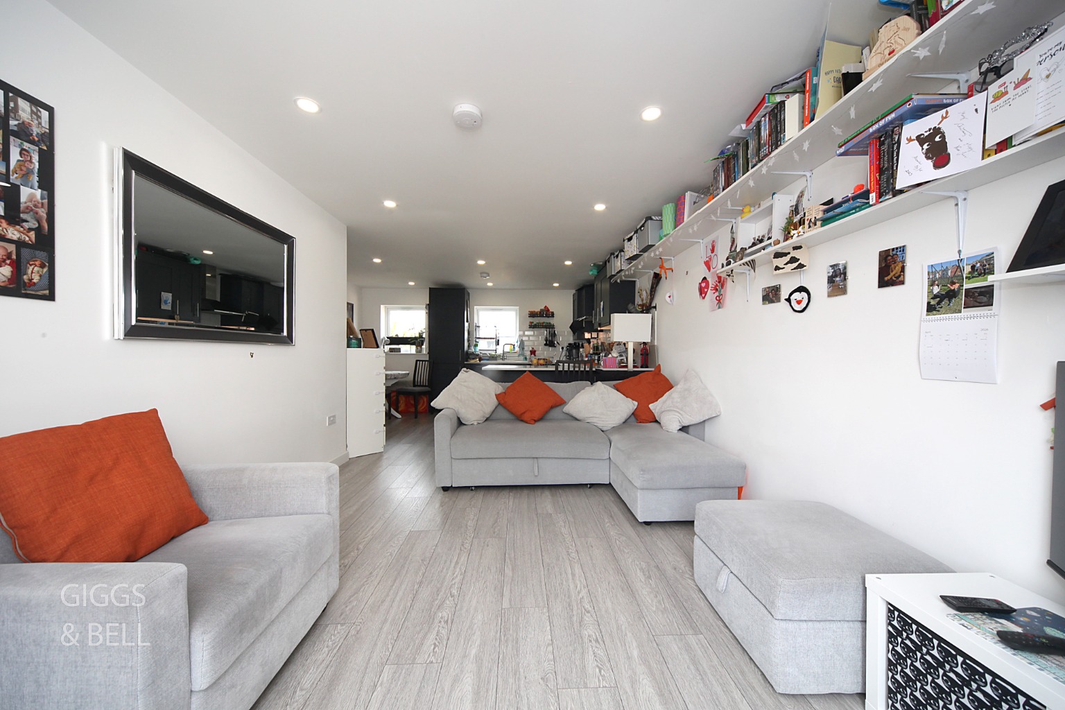 2 bed flat for sale in Old Bedford Road, Luton  - Property Image 4