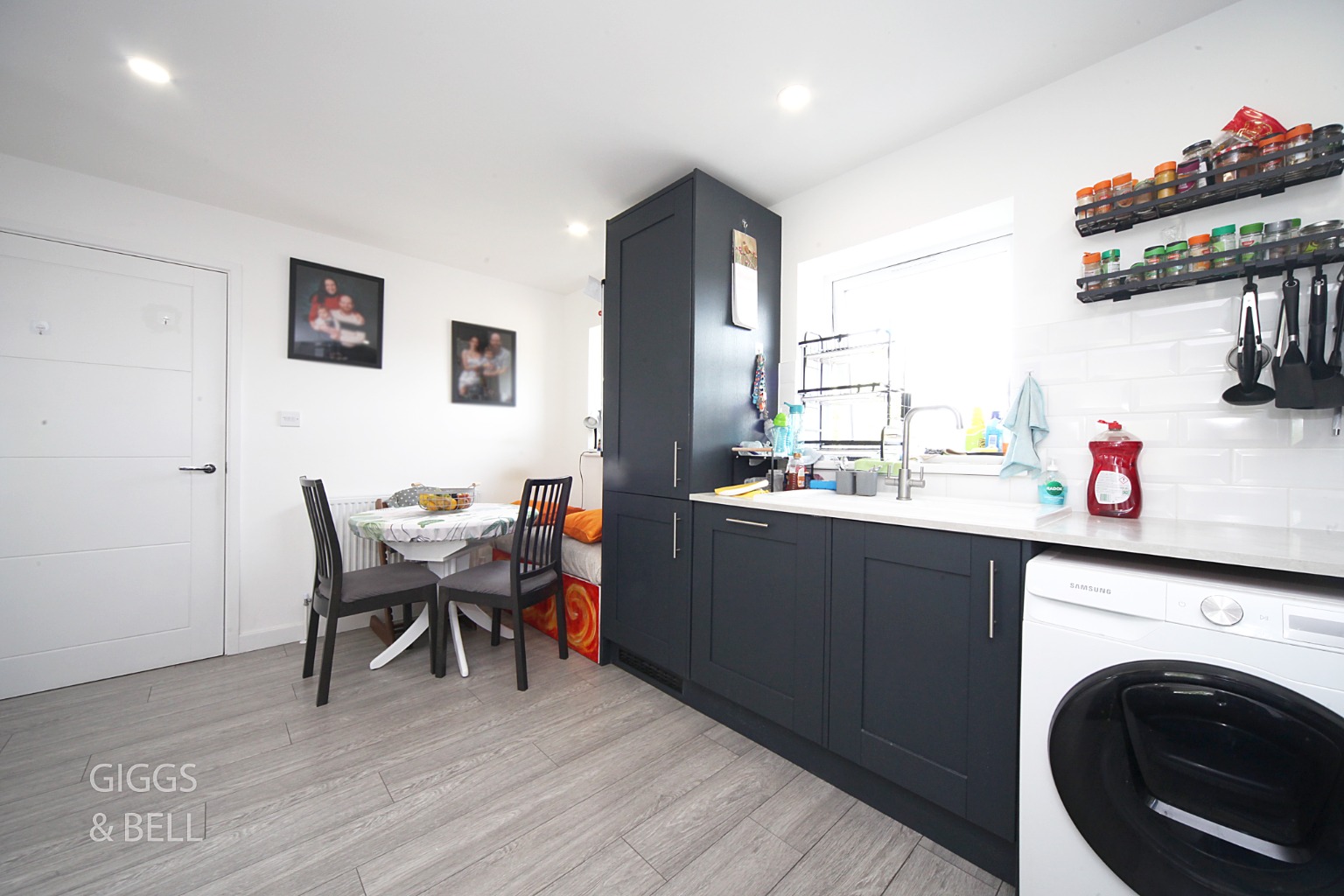 2 bed flat for sale in Old Bedford Road, Luton 5
