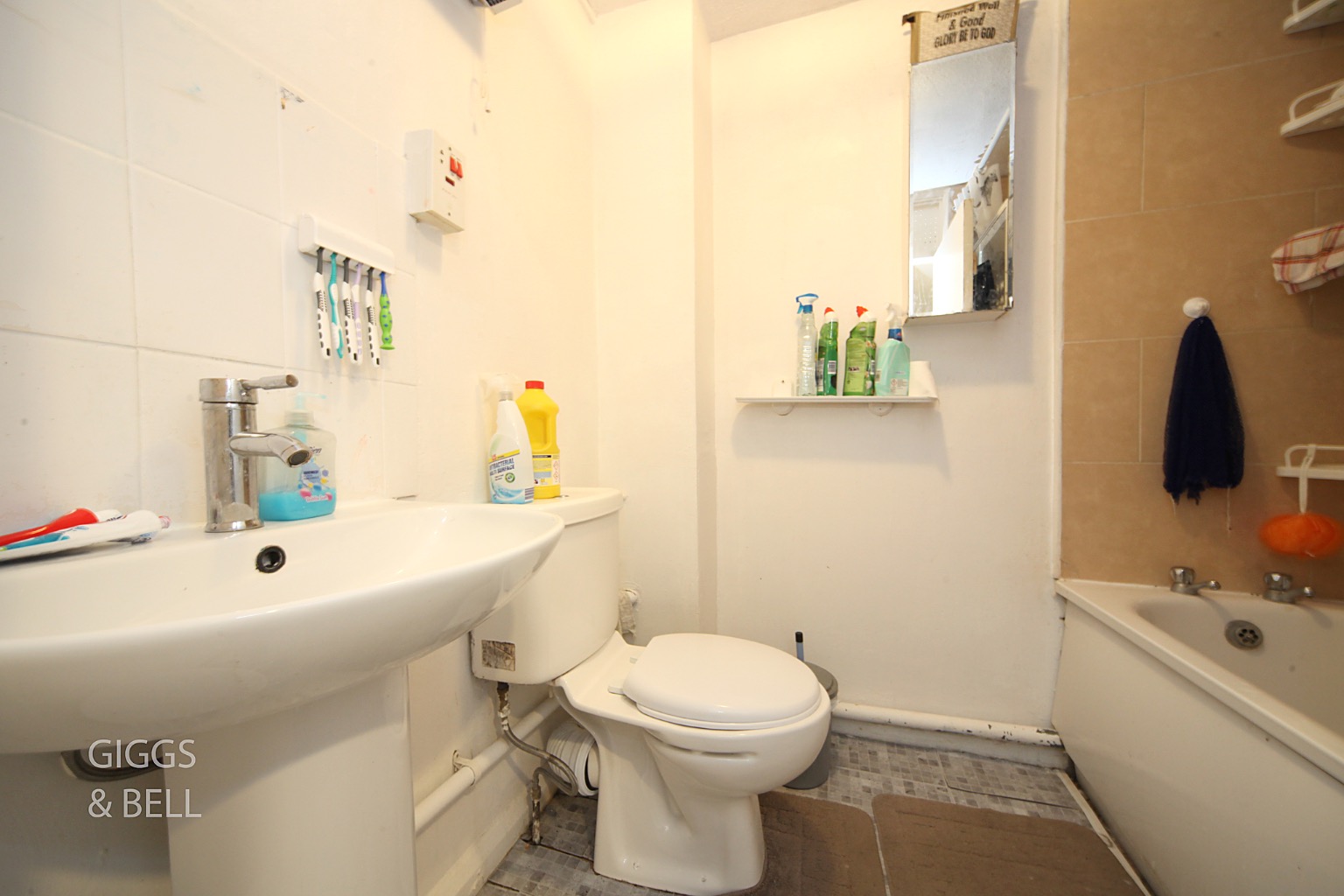 3 bed flat for sale in Moulton Rise, Luton 6