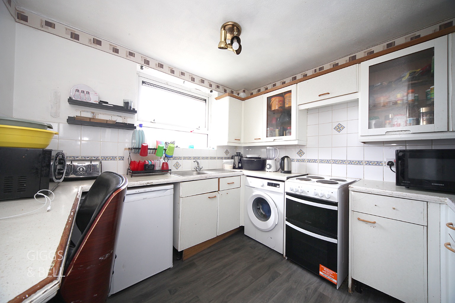 3 bed flat for sale in Moulton Rise, Luton 4