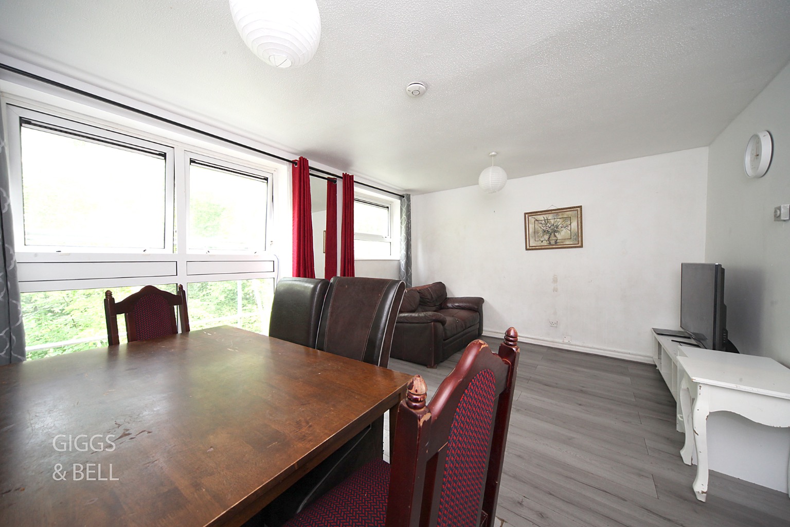 3 bed flat for sale in Moulton Rise, Luton 2