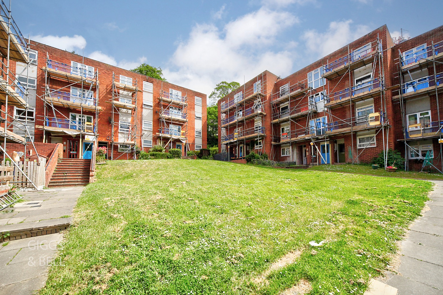 3 bed flat for sale in Moulton Rise, Luton 12