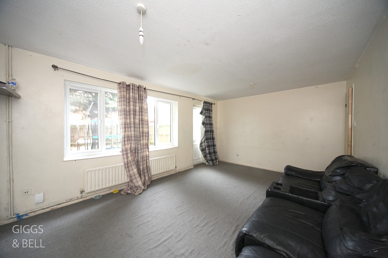 3 bed terraced house for sale in Westerdale, Luton 5