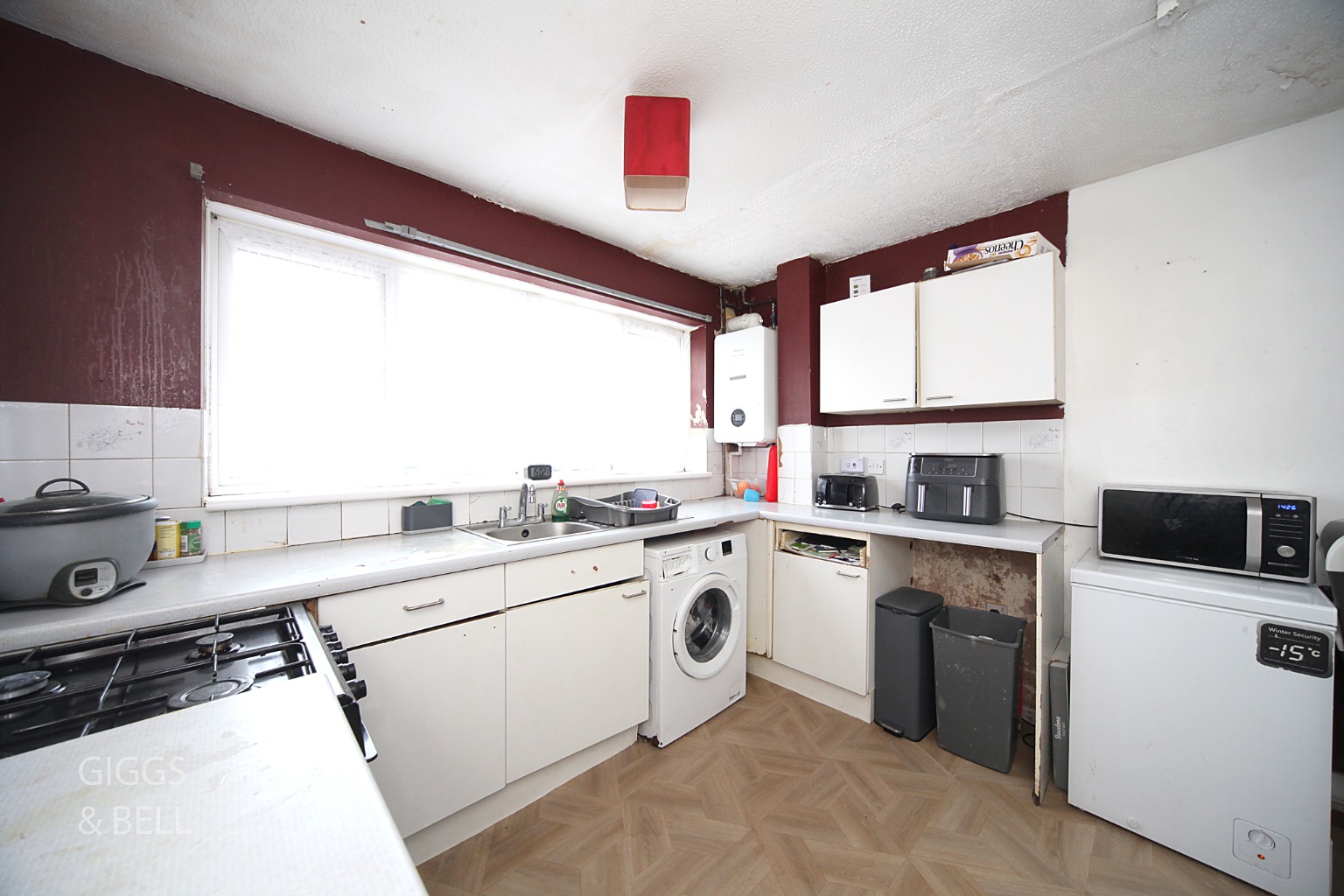 3 bed terraced house for sale in Westerdale, Luton 2