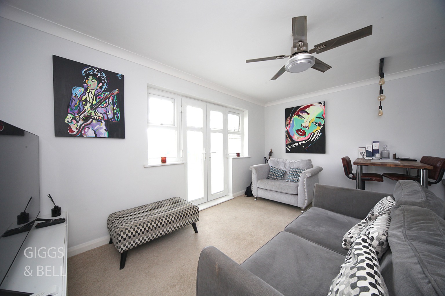 1 bed flat for sale in Earls Meade, Luton 2