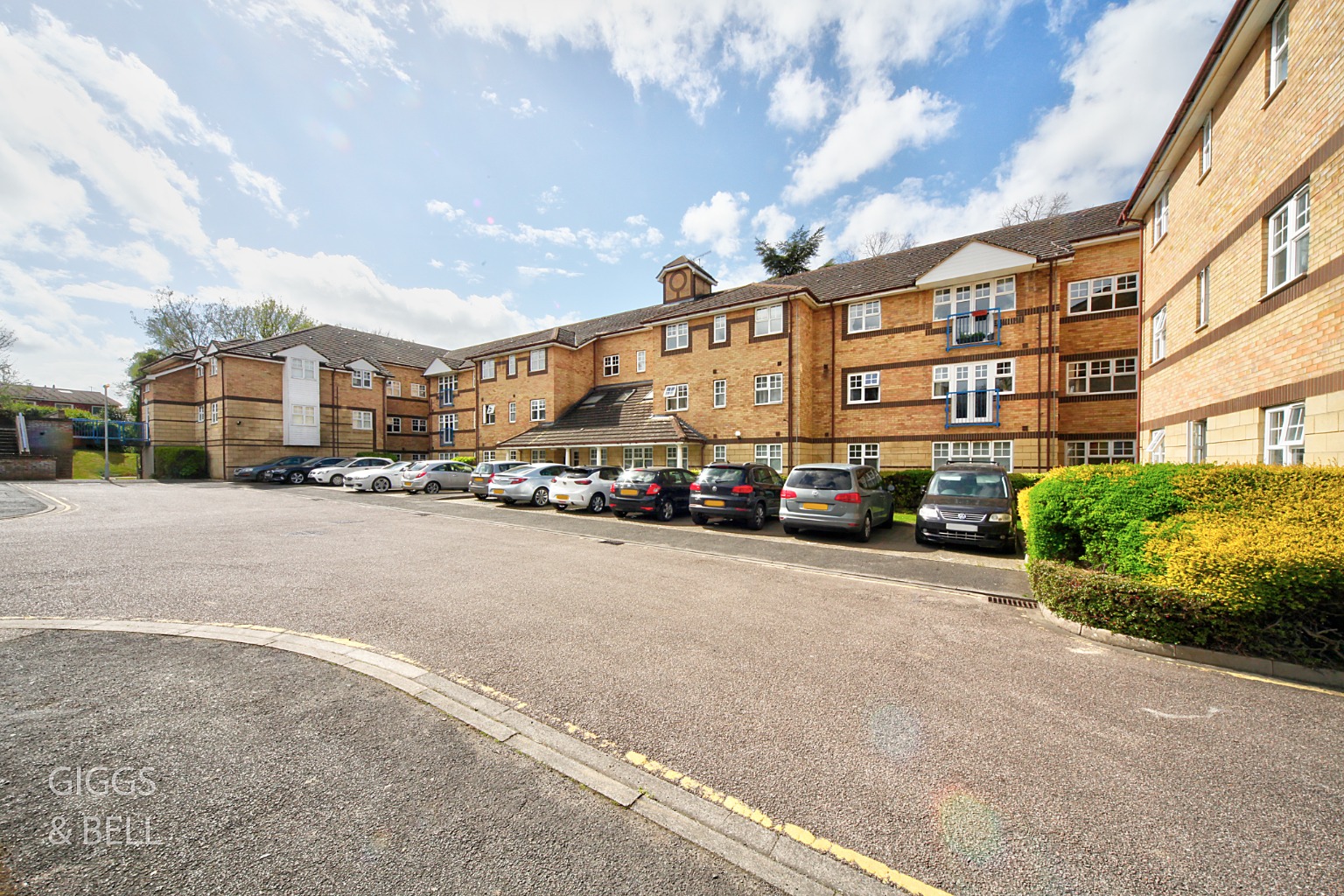 1 bed flat for sale in Earls Meade, Luton, LU2