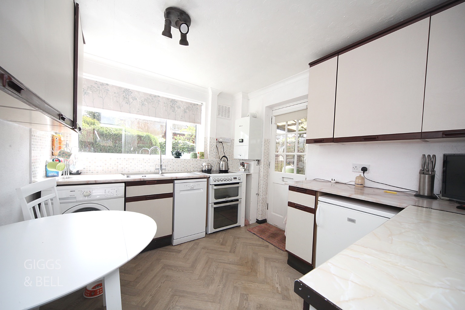 3 bed semi-detached house for sale in Ashfield Way, Luton  - Property Image 4