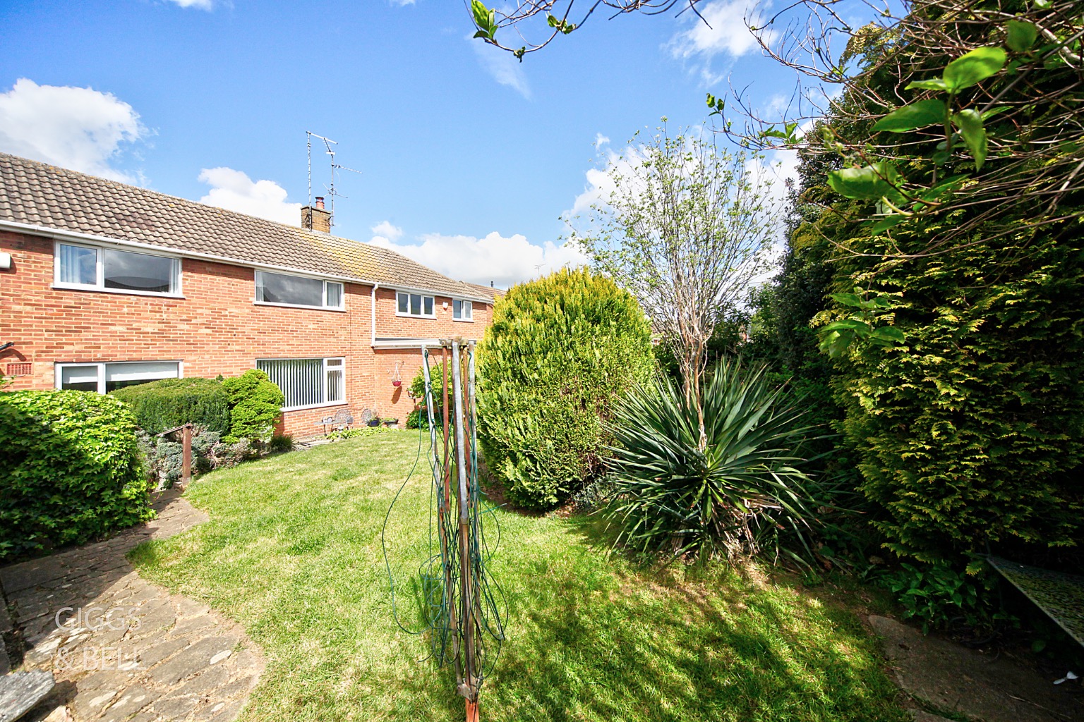 3 bed semi-detached house for sale in Ashfield Way, Luton  - Property Image 16