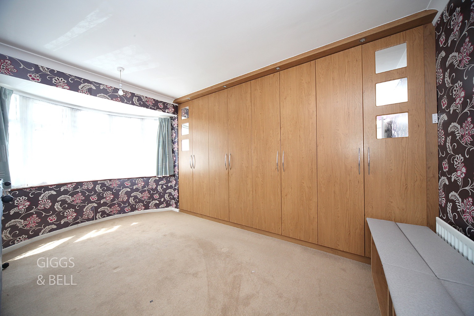 3 bed semi-detached house for sale in Kingsdown Avenue, Luton  - Property Image 10