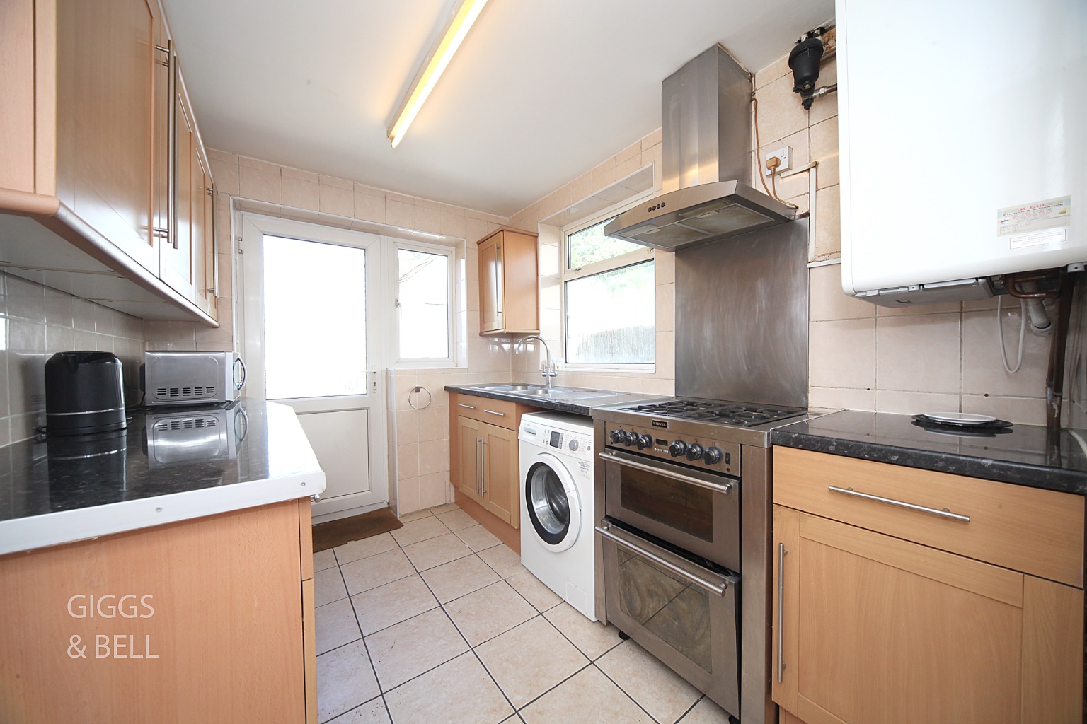 3 bed semi-detached house for sale in Kingsdown Avenue, Luton 4