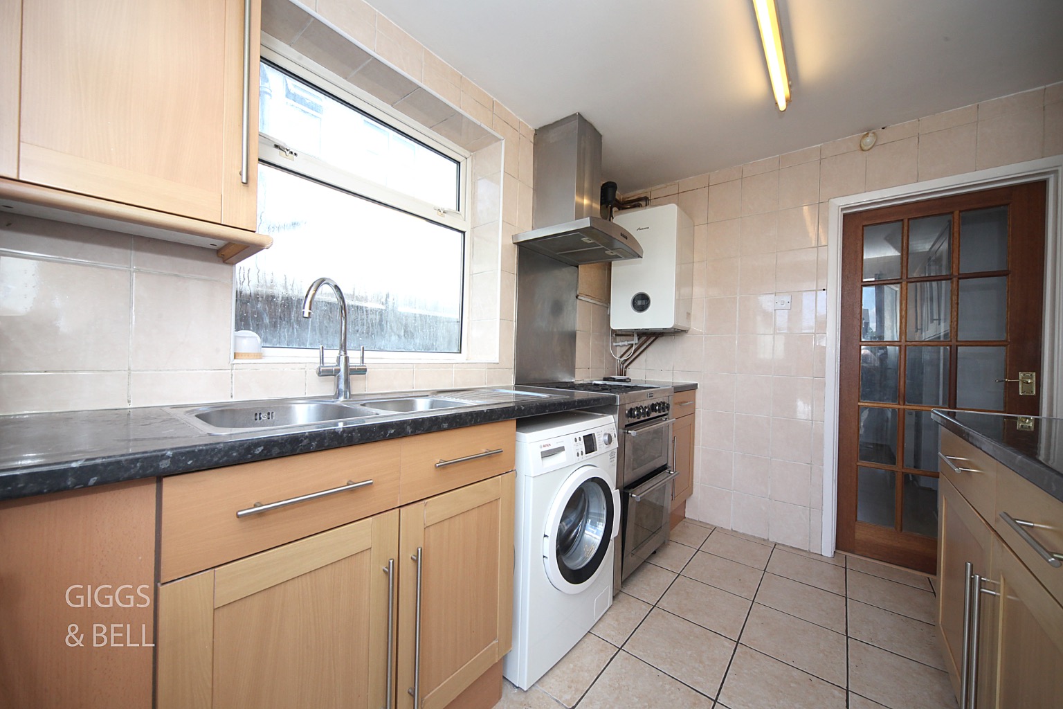 3 bed semi-detached house for sale in Kingsdown Avenue, Luton  - Property Image 6