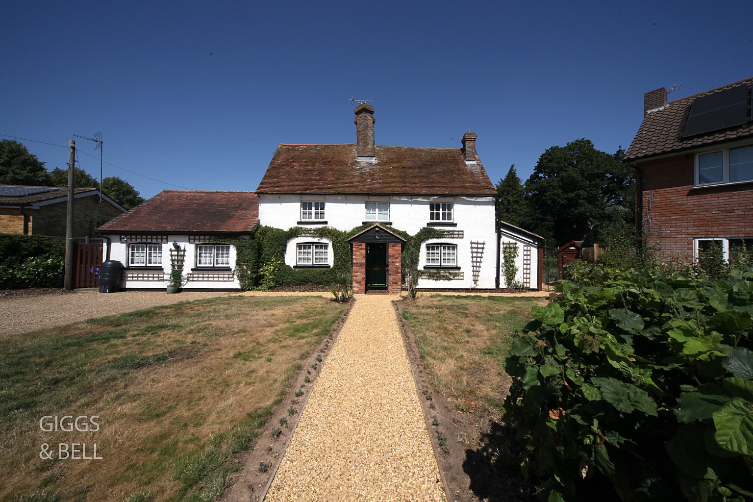 4 bed detached house for sale in Orchard Way, Hitchin  - Property Image 1