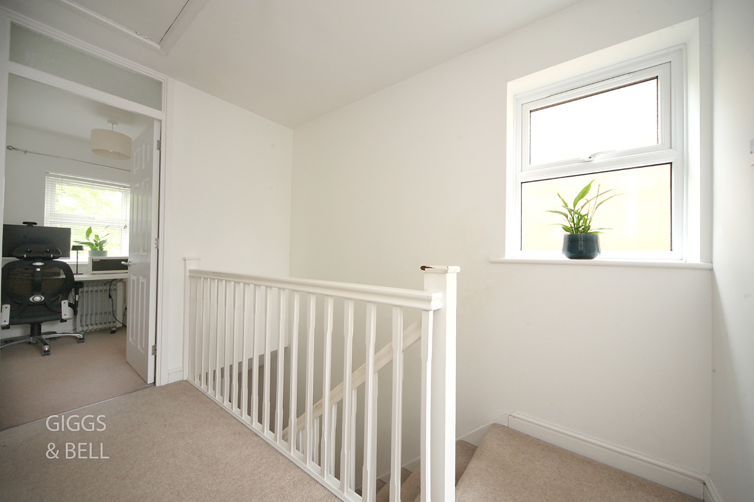 3 bed semi-detached house for sale in Rochford Drive, Luton  - Property Image 11