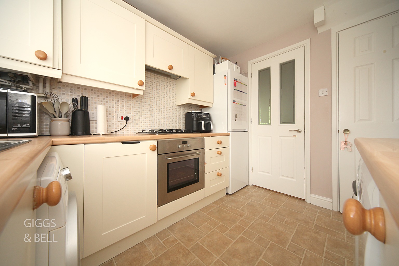 3 bed semi-detached house for sale in Rochford Drive, Luton 6