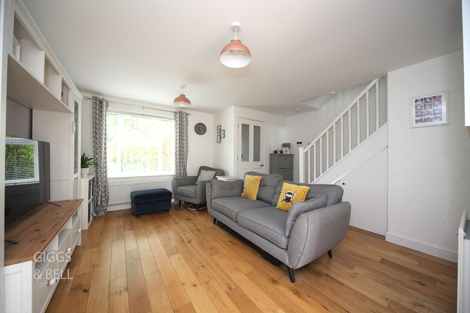 3 bed semi-detached house for sale in Rochford Drive, Luton 2