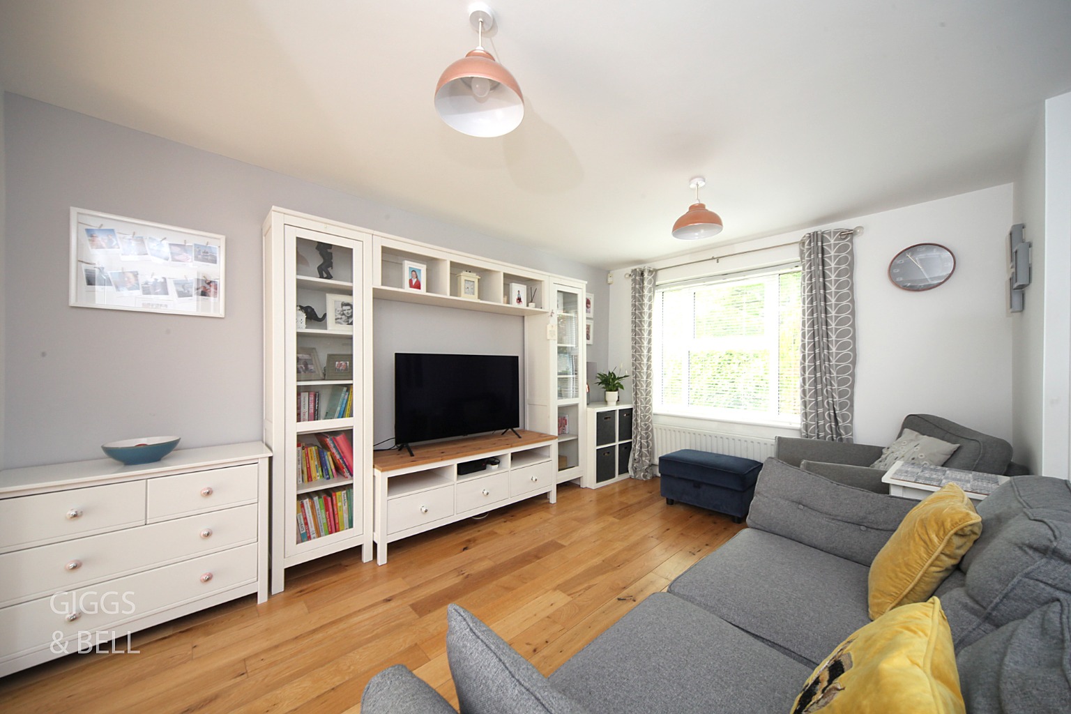 3 bed semi-detached house for sale in Rochford Drive, Luton 3