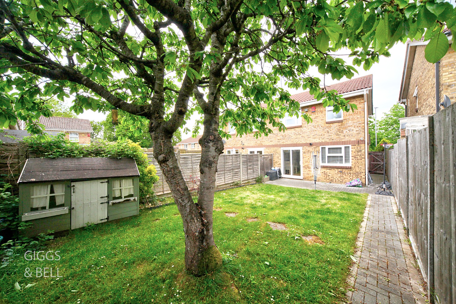 3 bed semi-detached house for sale in Rochford Drive, Luton 20