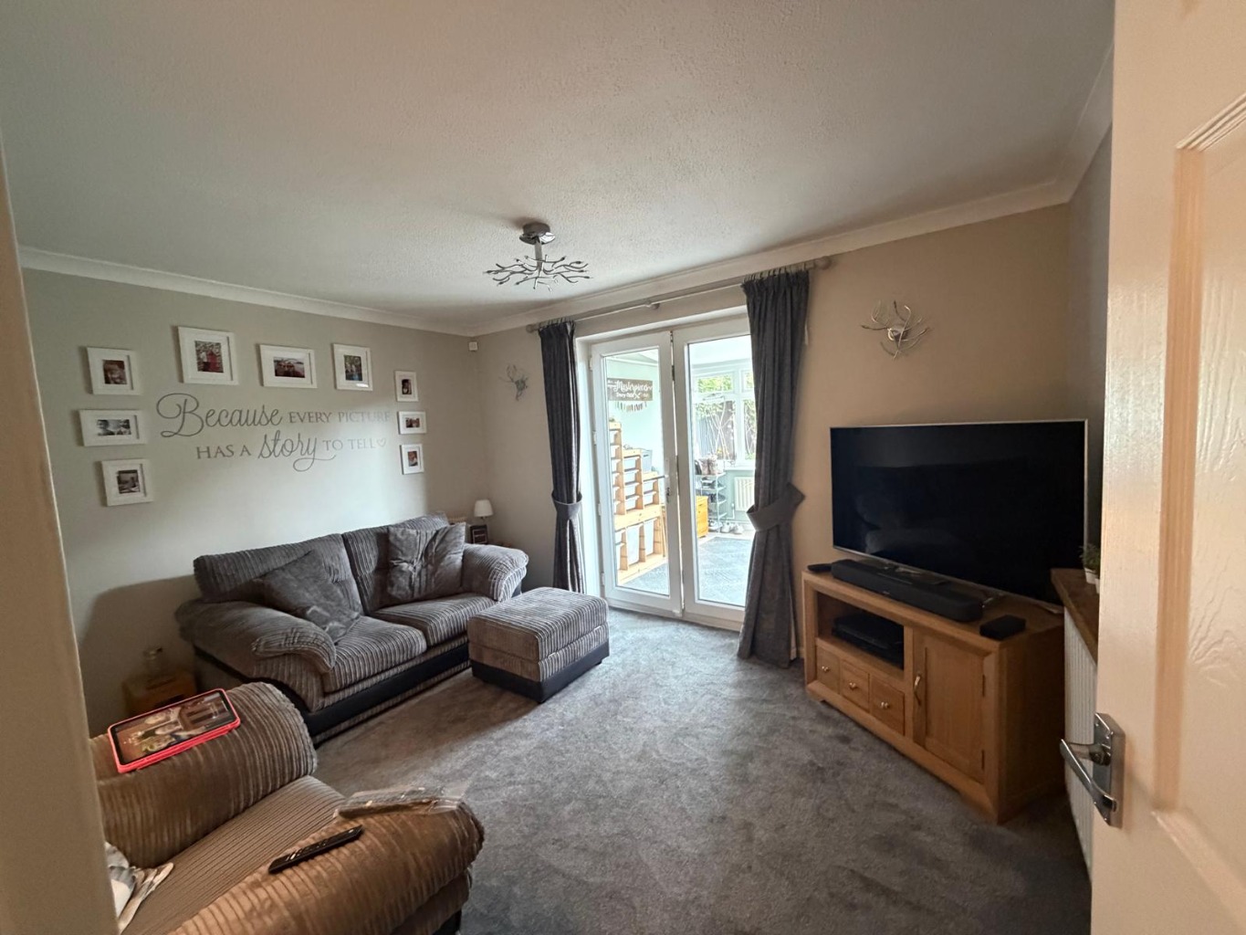 4 bed semi-detached house for sale in Linbridge Way, Luton 1