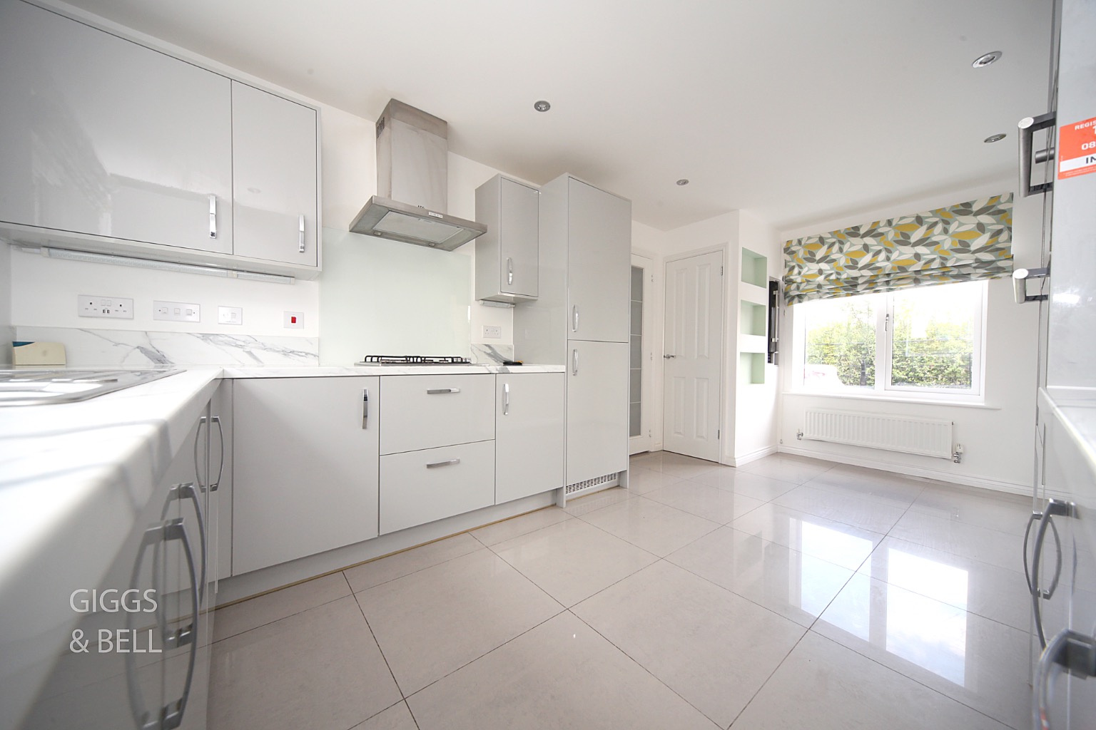 3 bed detached house for sale in Turnpike Drive, Luton  - Property Image 7