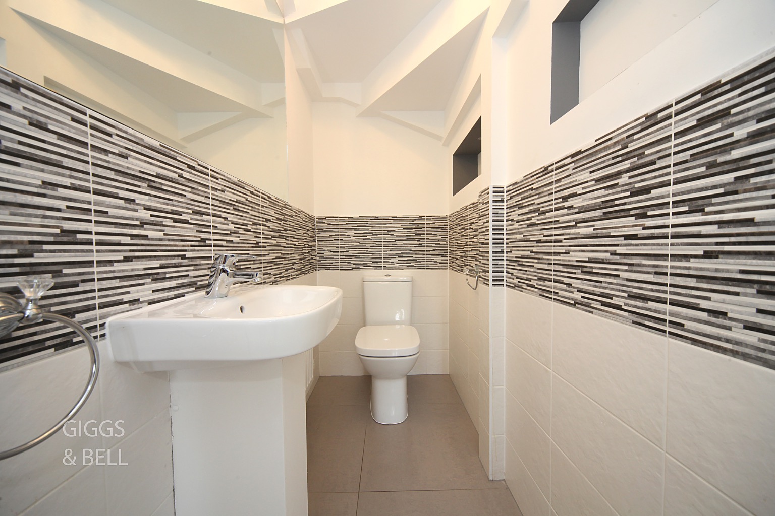 3 bed detached house for sale in Turnpike Drive, Luton  - Property Image 8