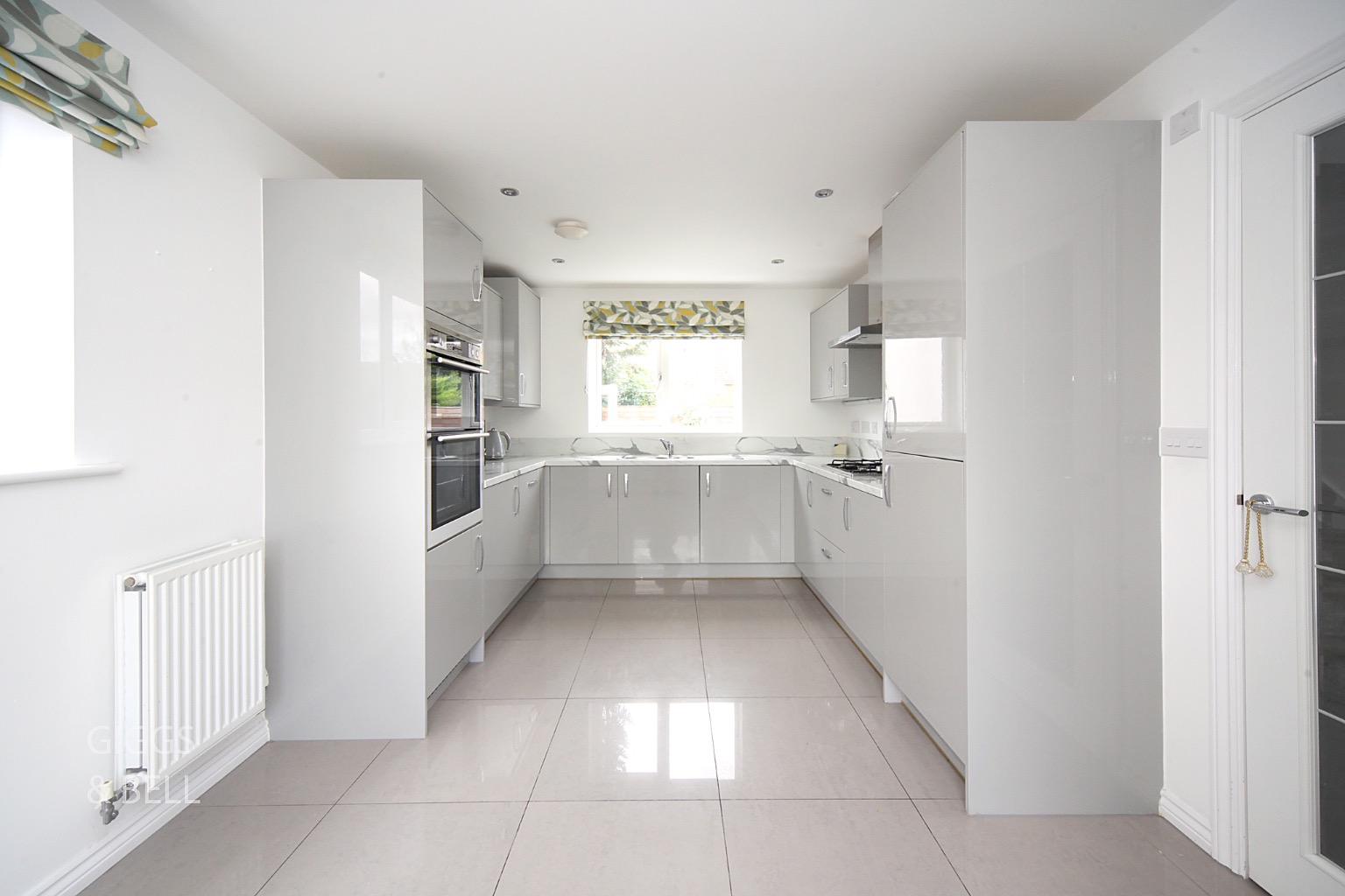 3 bed detached house for sale in Turnpike Drive, Luton 4