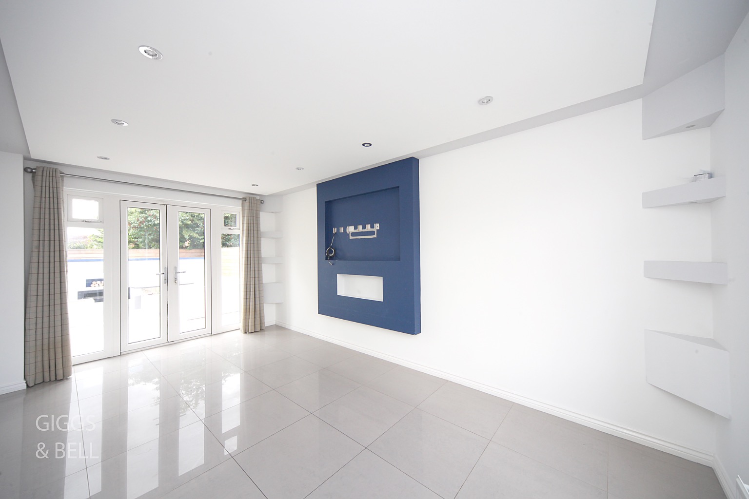 3 bed detached house for sale in Turnpike Drive, Luton  - Property Image 3