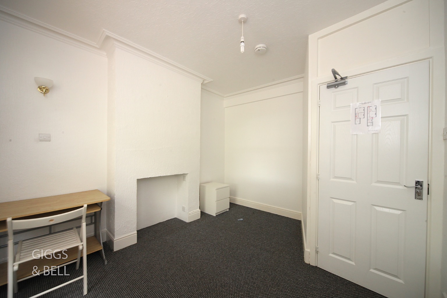 3 bed terraced house for sale in Kingsland Road, Luton 1