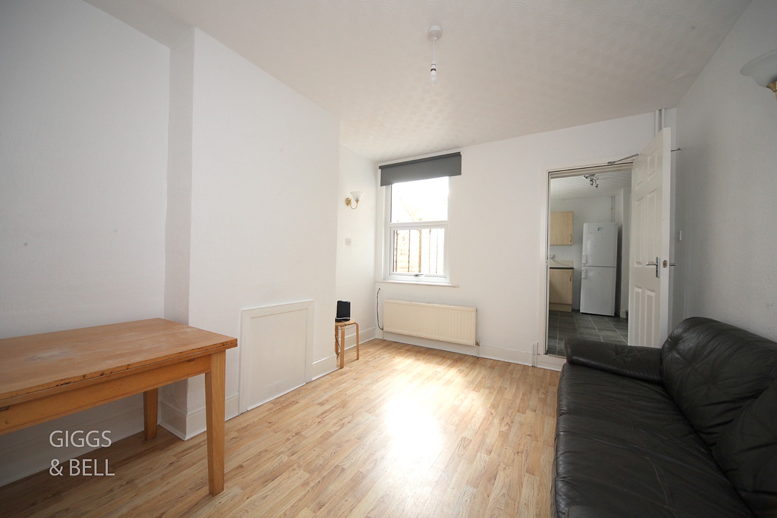 3 bed terraced house for sale in Kingsland Road, Luton 2