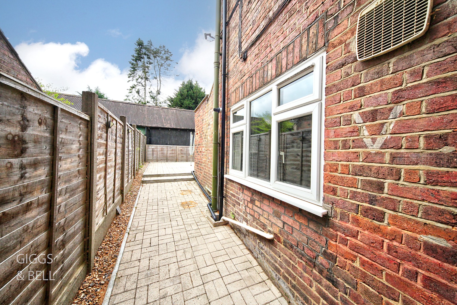 3 bed terraced house for sale in Kingsland Road, Luton 11