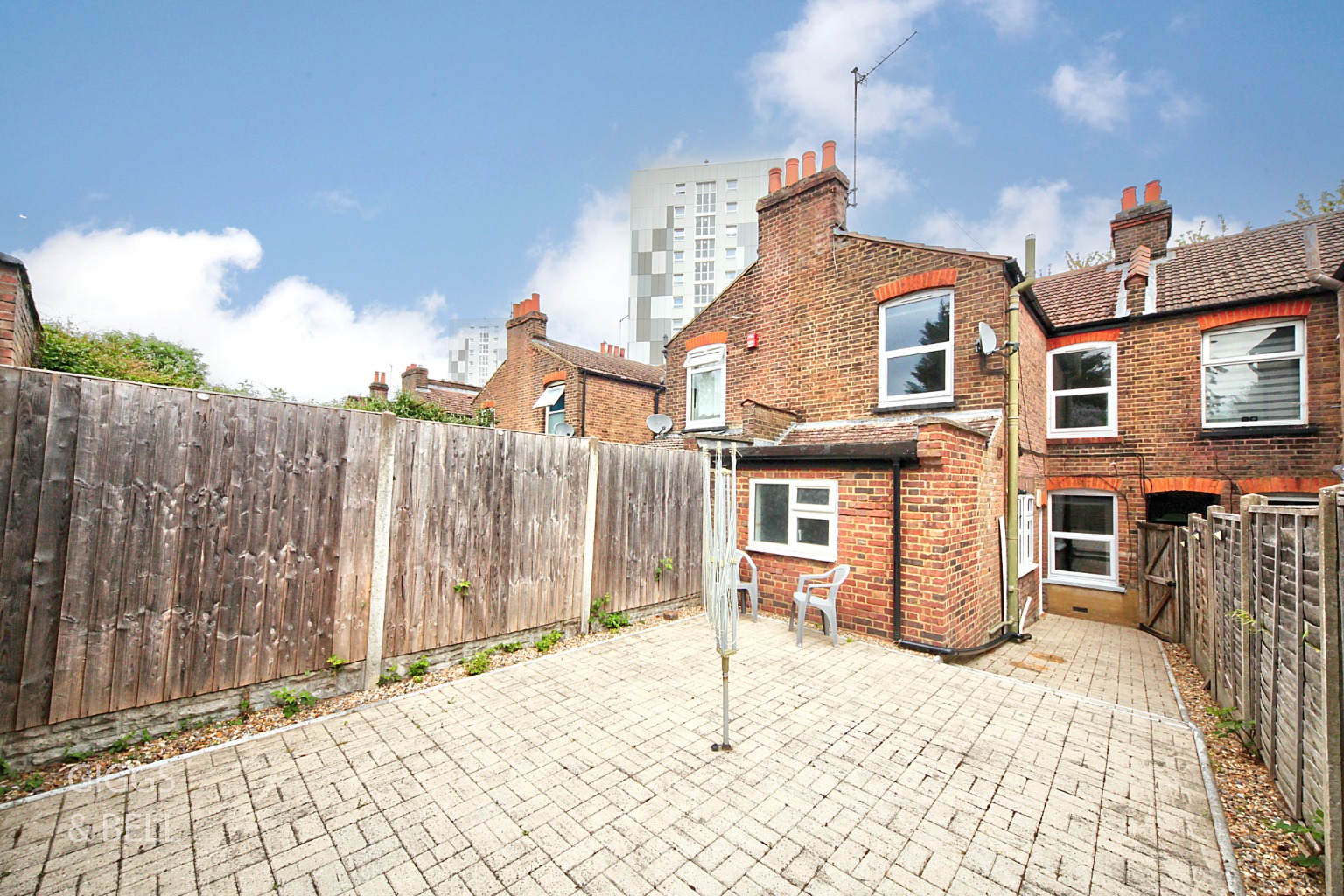 3 bed terraced house for sale in Kingsland Road, Luton 13