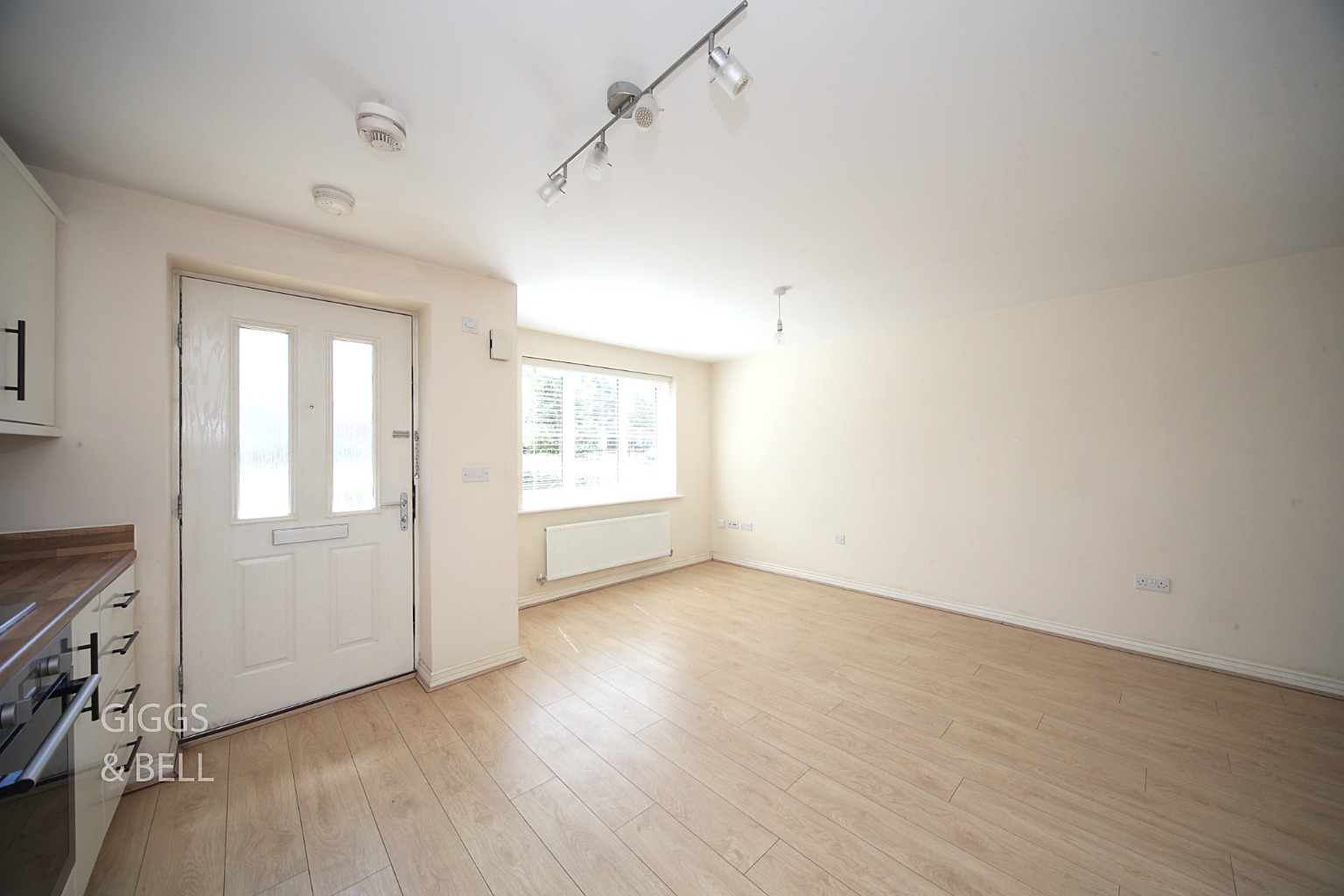 1 bed ground floor maisonette for sale in Verde Close, Luton  - Property Image 5